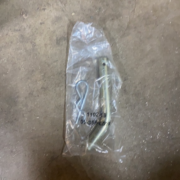 Trailer hitch with no ball. - Picture 2 of 2